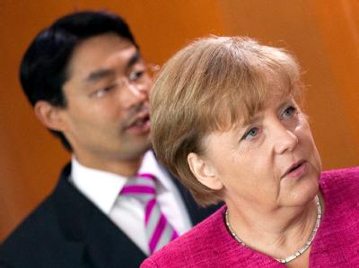 Wirtschaftsminister Philipp Rösler (FDP) und Bundeskanzlerin Angela Merkel (CDU) sind sich in Sachen Steuersenkung offenbar einig. Rösler und Merkel