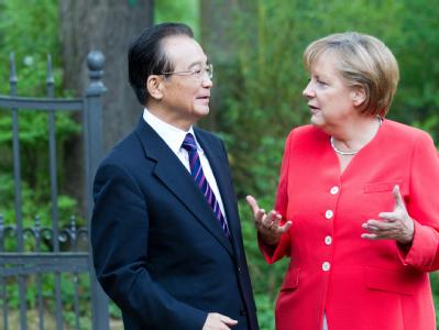 Bundeskanzlerin Angela Merkel begrüßt Chinas Ministerpräsidenten Wen Jiabao. Merkel trifft Wen Jiabao