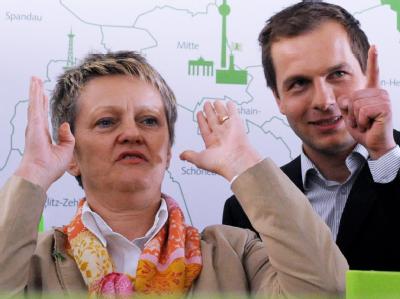 Die grüne Bürgermeisterkandidatin Renate Künast und der bisherige Landesgeschäftsführer André Stephan (Archiv) Künast und Stephan
