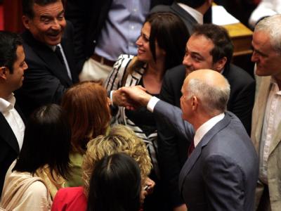 Erleichterung im griechischen Parlament. Erleichterung