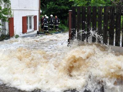 Nach Angaben des Deutschen Wetterdienstes fielen örtlich 52 Liter Regen pro Stunde. Überschwemmung