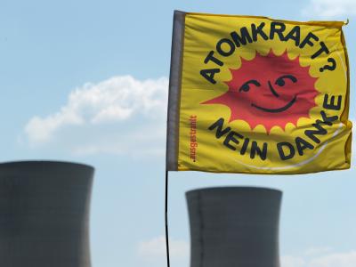 Der Bundestag hat mit einer parteiübergreifenden Mehrheit den Atomausstieg in Deutschland besiegelt. Atomausstieg besiegelt