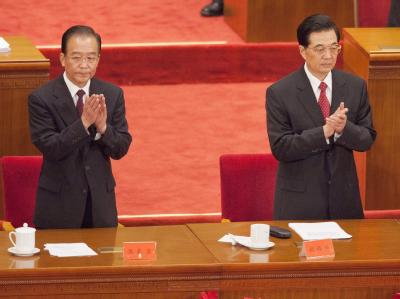 Präsident Hu Jintao (r) und Premier Wen Jiabao applaudieren zum 90. Jahrestag der Gründung der Kommunistischen Partei Chinas. KPC