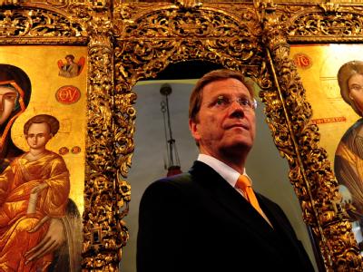 Außenminister Guido Westerwelle bei seinem Besuch des vor mehr als 30 Jahren von der Türkei geschlossenen orthodoxen Priesterseminars auf der Heybeli-Insel. Guido Westerwelle