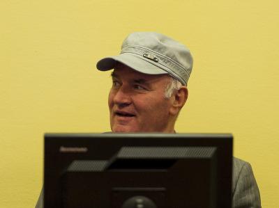 Bereits bei seinem ersten Erscheinen vor dem Haager Gerichtshof am 3. Juni hatte sich der serbische Ex-General Ratko Mladic geweigert, eine Stellungnahme zur Anklage abzugeben. Mladic