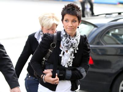 Der Pilot des Hubschraubers, der vor acht Monaten mit der DSDS-Sängerin Anna Maria Zimmermann abstürzte, muss sich vor Gericht verantworten. DSDS-Sängerin Zimmermann