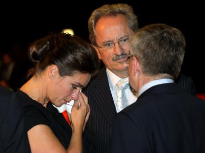Enttäuscht: IOC-Vizepräsident Thomas Bach (r), Münchens Oberbürgermeister Christian Ude und Katarina Witt, die Vorsitzende der Bewerbergesellschaft «München 2018», nach der Verkündung des Austragungsortes. IOC Session Durban