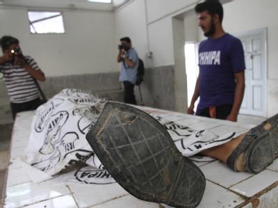 Unter den Opfern in Karachi sind zahlreiche unbeteiligte Passanten, die zwischen die Fronten der rivalisierenden Gruppen geraten waren. Todesopfer