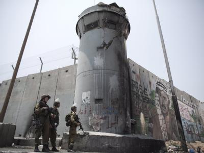 Israelischer Checkpoint in Ramallah. Die Aktivisten, die sich noch in israelischer Haft befinden, sollen in nächsten Tagen ausgeflogen werden. Israelischer Checkpoint in Ramallah