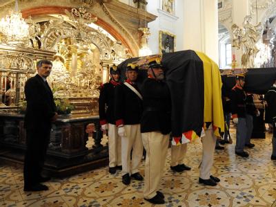 Ankunft der Särge von Otto Habsburg seiner Frau Regina in Mariazell am 12. Juli: Der Europapolitiker findet seine letzte Ruhe in der Kapuzinergruft in Wien. Mariazell
