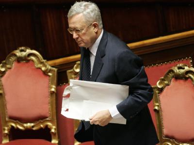 Im Fokus: Italiens Finanzminister Giulio Tremonti im Senat in Rom Giulio Tremonti