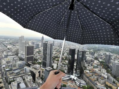 Gibt es noch Hoffnung? Die Landesbank Hessen-Thüringen (Helaba) wird ihre Ergebnisse aus dem jüngsten Banken-Stresstest auf jeden Fall veröffentlichen. (Archivbild) Blick auf die Frankfurter Bankenskyline