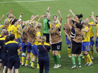 Party in Sinsheim: Die schwedische Mannschaft feiert den dritten Platz. Schweden