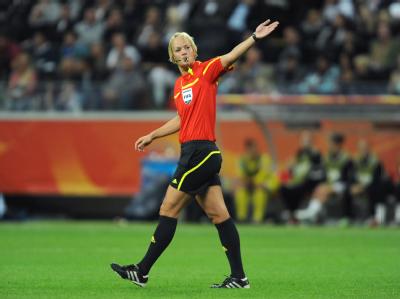 Schiedsrichterin Bibiana Steinhaus pfiff das größte Spiel ihrer bisherigen Karriere. Bibiana Steinhaus