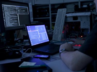 Nach den Angriffen von Hackern auf Computer der Polizei gibt es eine erste Festnahme. Computer