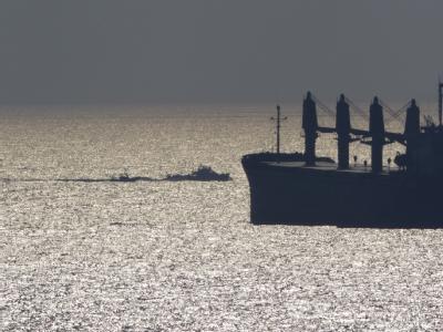 Die «Dignité al Karama» wird von israelischen Marienbooten in den Hafen von Ashdod eskortiert. Dignite al Karama