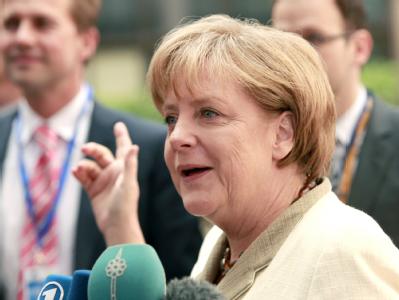 Bundeskanzlerin Merkel hat eine ihrer Kernforderungen durchgesetzt: Banken und Versicherungen tragen einen nennenswerten Teil der Lasten am neuen Griechenland-Hilfspaket. Angela Merkel in Brüssel