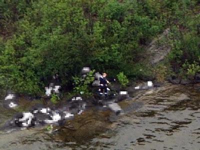 «Es sah aus, als habe er Spaß» - Die Luftaufnahme zeigt nach Polizeiangaben Anders Behring Breivik bei der Tat. Massenmord