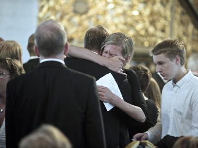 Angehörige von Opfern des Massakers bei der Trauerveranstaltung in Oslo. Trauer