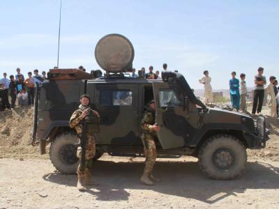 ISAF-Soldaten in Afghanistan: Immer wieder kommt es zu Anschlägen in der südafghanischen Provinzhauptstadt Kandahar. (Archiv- und Symbolbild) Soldaten der Nato