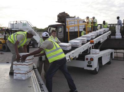 Luftbrücke: Die internationale Hilfe für Somalia rollt an. Luftbrücke