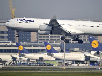 Ein Airbus A340-300 der Lufthansa landet auf dem Flughafen Frankfurt am Main. (Archivbild) Landung Airbus A340-300