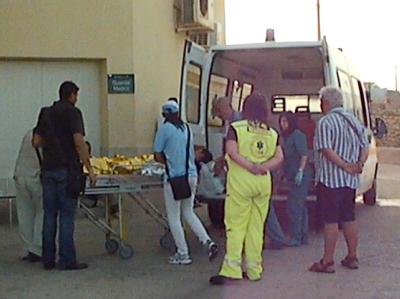 Diese marokkanische Frau hat das Flüchtlingsdrama überlebt. Während der Überfahrt aus Libyen wurden angeblich über 100 Leichen über Bord geworfen worden Überlebende des Flüchtlingsdramas