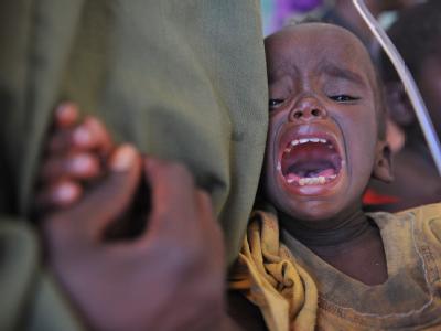 Unterernährt und verzweifelt, aber in Sicherheit: Ein kleines Kind in einem Notlager in Mogadischu. In Sicherheit