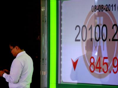 Anzeige des Hang-Seng-Index an einer Bank in Hong Kong. Hong Kong