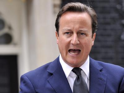 Seine Regierung hatte bisher den Einsatz von Wasserwerfern im Grundsatz ausgeschlossen: Britischer Premierminister David Cameron. Cameron