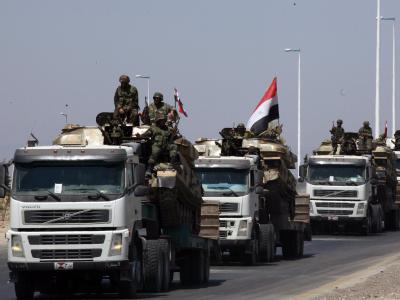 Syrische Regierungstruppen beim Rückzug aus der eroberten Stadt Hama. Syrische Soldaten