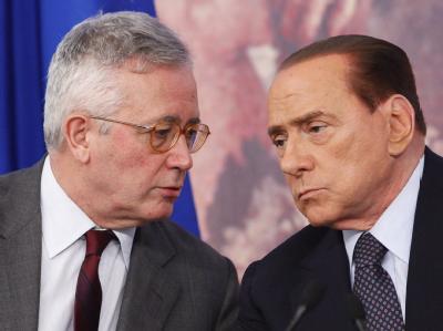 Keine guten Nachrichten für italiens Ministerpräsident Silvio Berlusconi und Wirtschaftsminister Giulio Tremonti. (Archivbild) Berlusconi und Tremonti