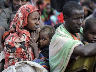 Die steigenden Lebensmittelpreise treiben die Armen, etwa auch am Horn von Afrika, immer weiter in die Armut. Hungernde in Kenia