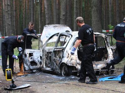 In diesem ausgebrannten Auto wurden zwei Leichen gefunden. Ausgebranntes Auto