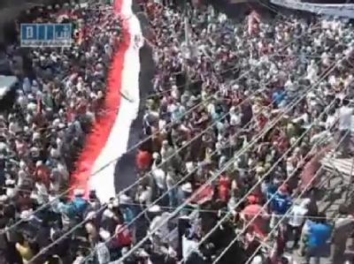 Die Abbildung einer Video-Aufnahme des Shaam News Network zeigt Demonstranten in der syrischen Stadt Latakia. Proteste in Syrien