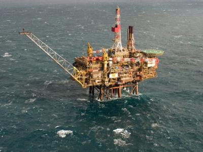 Auf der Nordsee treibt ein Ölteppich, weil es bei einer Förderplattform des Konzerns Shell ein Leck gab. Plattform Gannet Alpha