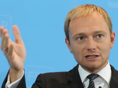 Die Generalsekretär der FDP, Christian Lindner, beantwortet im Thomas-Dehler-Haus in Berlin Fragen von Journalisten. Pressekonferenz