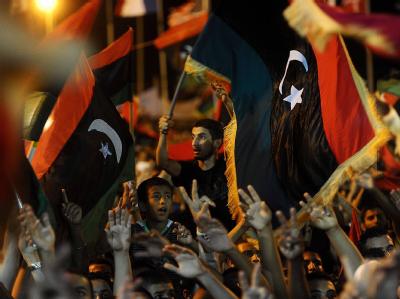 Libyer feiern in Bengasi den Sturz des Gaddafi-Regimes. Libyer feiern Sturz des Regimes