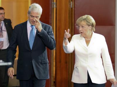 Kanzlerin Angela Merkel hat Serbiens Präsidenten Boris Tadic aufgefordert, sich für eine Lösung mit dem Kosovo einzusetzen. Merkel und Tadic