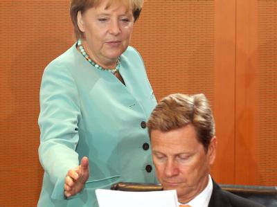 Kanzlerin Angela Merkel (CDU) mit ihrem Bundesaußenminister Guido Westerwelle (FDP). Merkel und Westerwelle