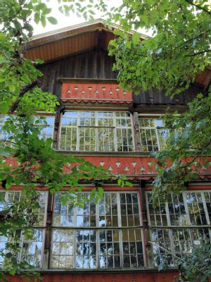 In diesem Haus soll ein Vater seine Töchter jahrzehntelang missbraucht haben. Haus in Braunau