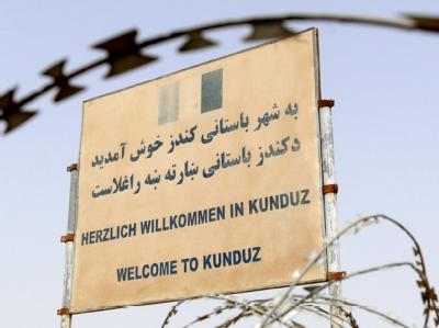 Schild am Flughafen von Kundus. Deutsche Soldaten in Afghanistan