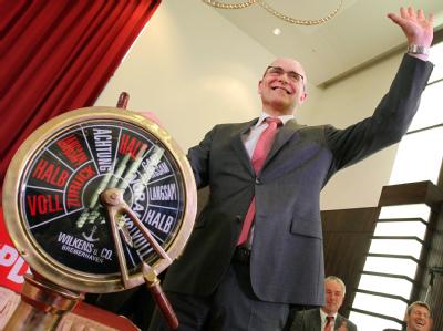 Ministerpräsident Erwin Sellering gibt Vollgas. (Archivbild) Erwin Sellering