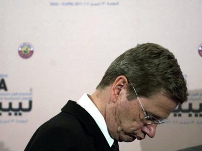 Er steht mit dem dem Rücken zur Wand. Seine Position als Außenminister ist so schwach wie nie. Guido Westerwelle will offenbar weiter kämpfen. (Archivbild) Guido Westerwelle