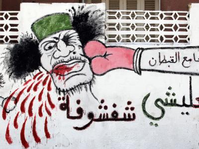 Anti-Gaddafi-Karikatur auf einer Wand in der libyschen Hauptstadt Tripolis. Anti-Gaddafi-Karikatur