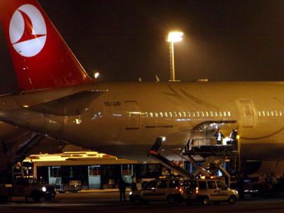 Die Särge mit den Opfern der Mavi Marmara kommen am 03.06.2010 am Flughafen in Ankara an. Der Streit zwischen Israel und der Türkei eskaliert. Mavi Marmara