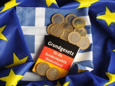 Die Richter in Karlsruhe haben die bisherigen Hilfsmaßnahmen gebilligt. Grundgesetz