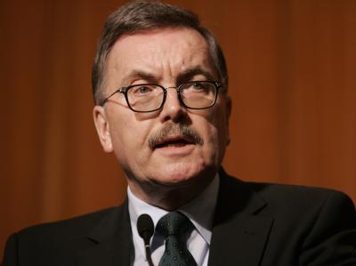 Der scheidende Chefvolkswirt der Europäischen Zentralbank, Jürgen Stark, sieht die Entwicklung der Euro-Schuldenkrise mit Sorge. Jürgen Stark