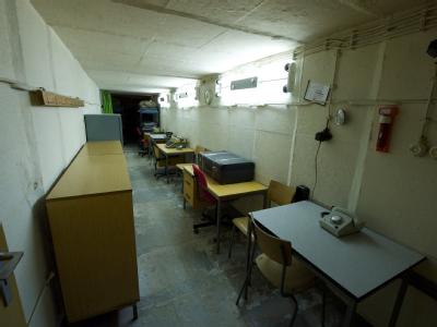 Die Nachrichtenzentrale im Stasi-Bunker in Machern (Kreis Leipzig): Ehemalige Mitarbeiter der DDR-Staatssicherheit sollen per Gesetz aus der Stasi-Unterlagen-Behörde entfernt werden. Stasi-Bunker Machern