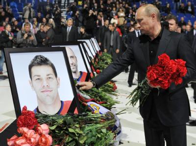 Mehr als 100 000 Menschen haben in Russland Abschied von einer abgestürzten Eishockey-Mannschaft genommen. Darunter auch Auch Regierungschef Wladimir Putin. Trauerfeier